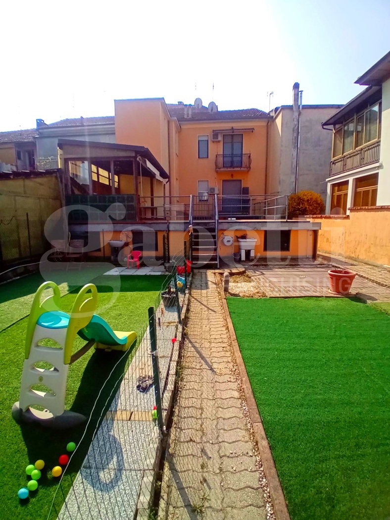 Trilocale con giardino a Trofarello