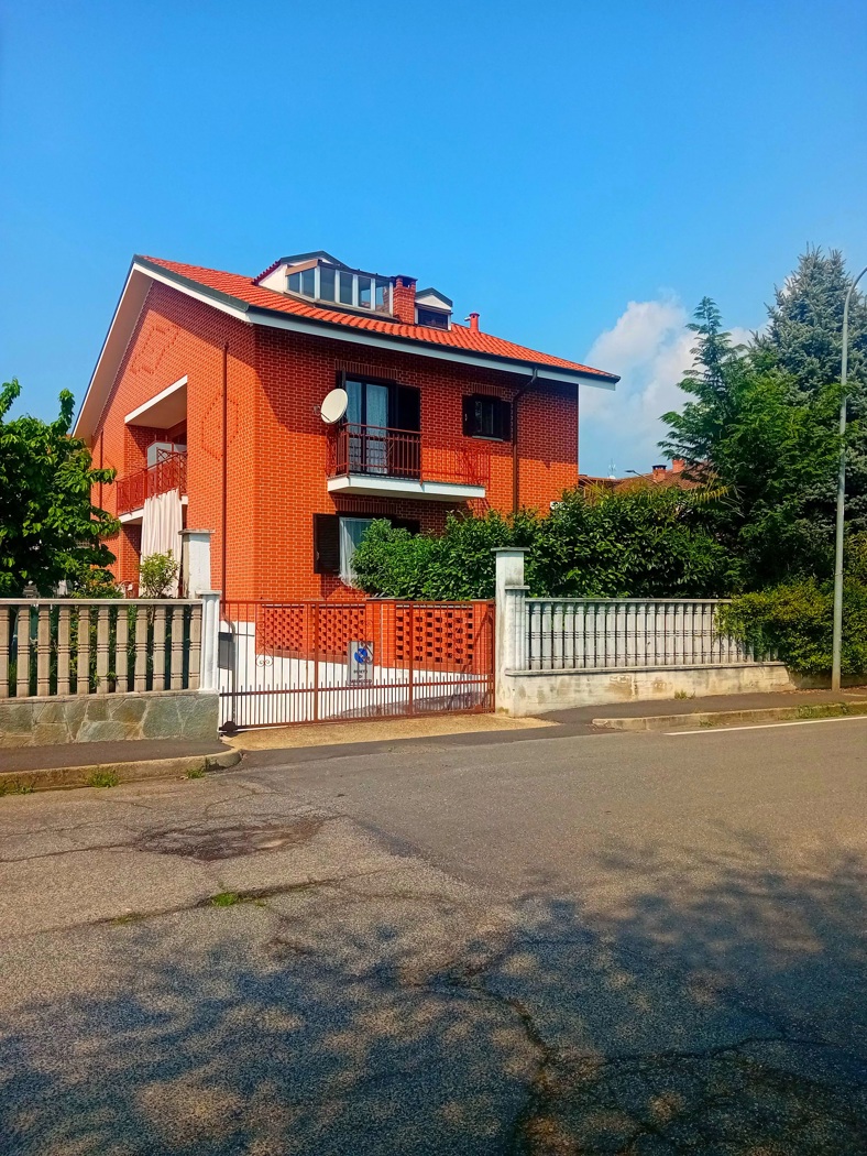 Villa con giardino a Trofarello