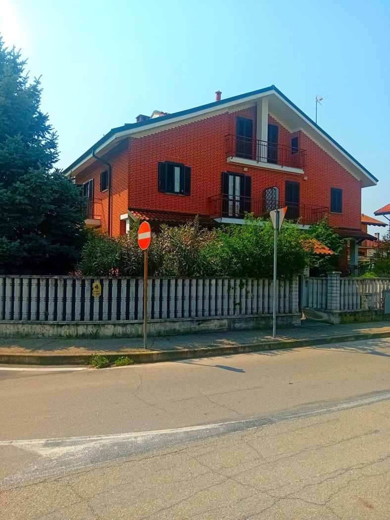 Villa con giardino a Trofarello