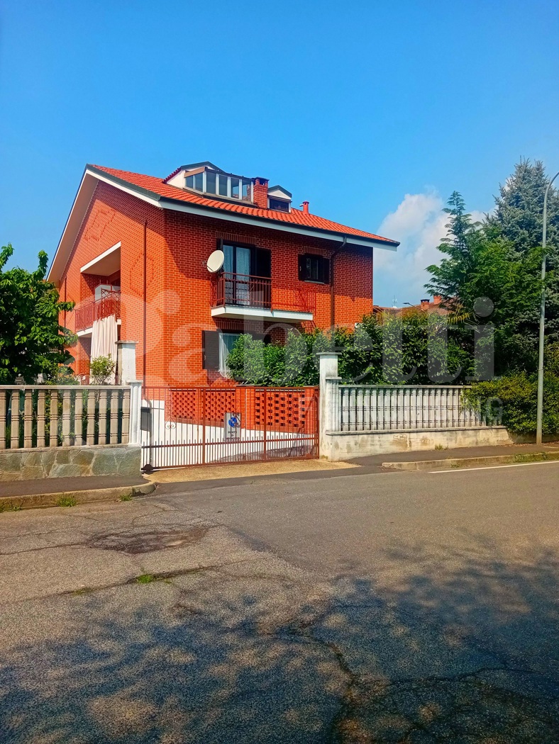 Villa con giardino a Trofarello