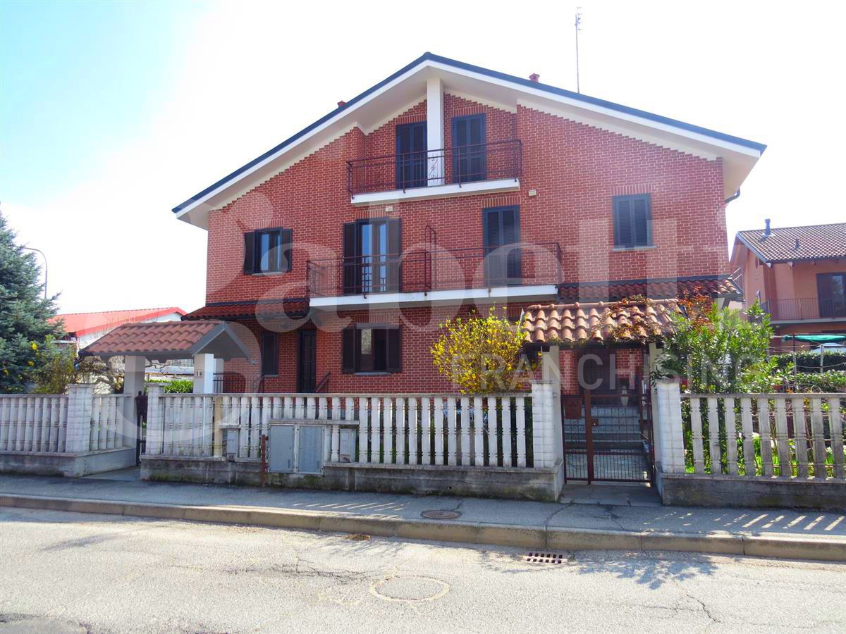 Villa con giardino a Trofarello