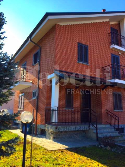 Villa con giardino a Trofarello