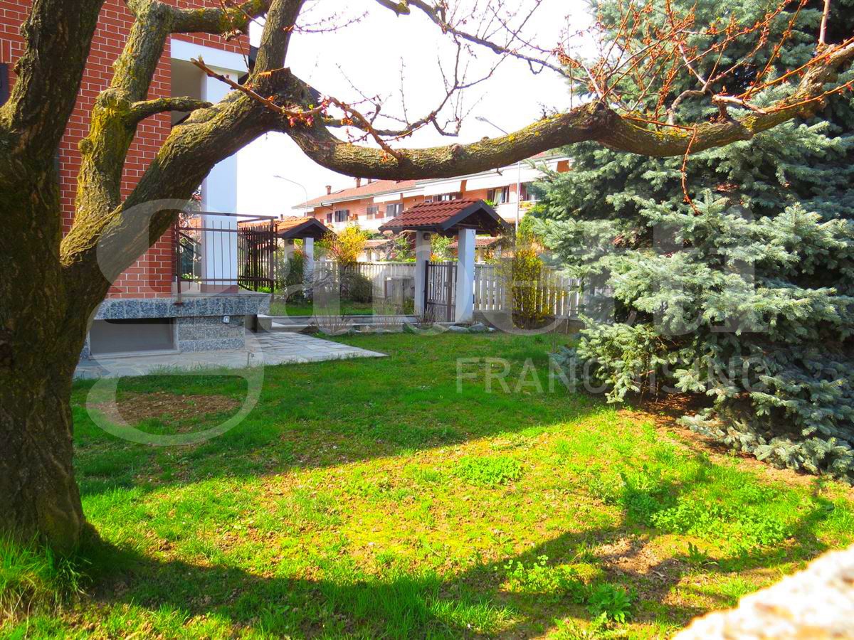 Villa con giardino a Trofarello