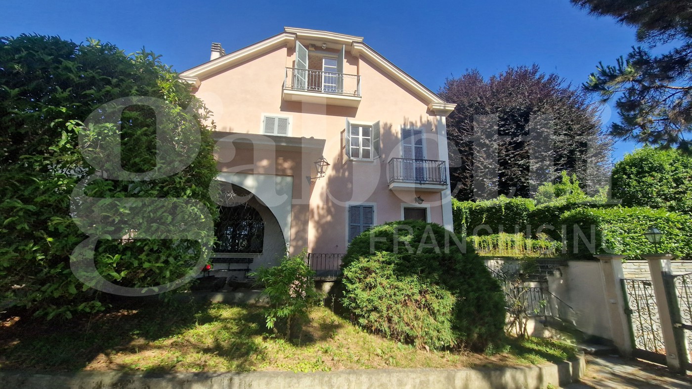 Villa con giardino a Pino Torinese