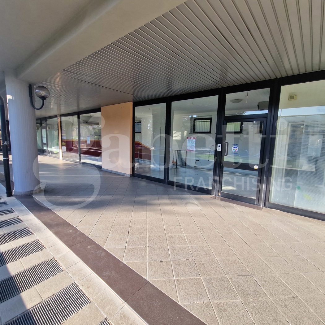 Negozio in vendita a Trofarello