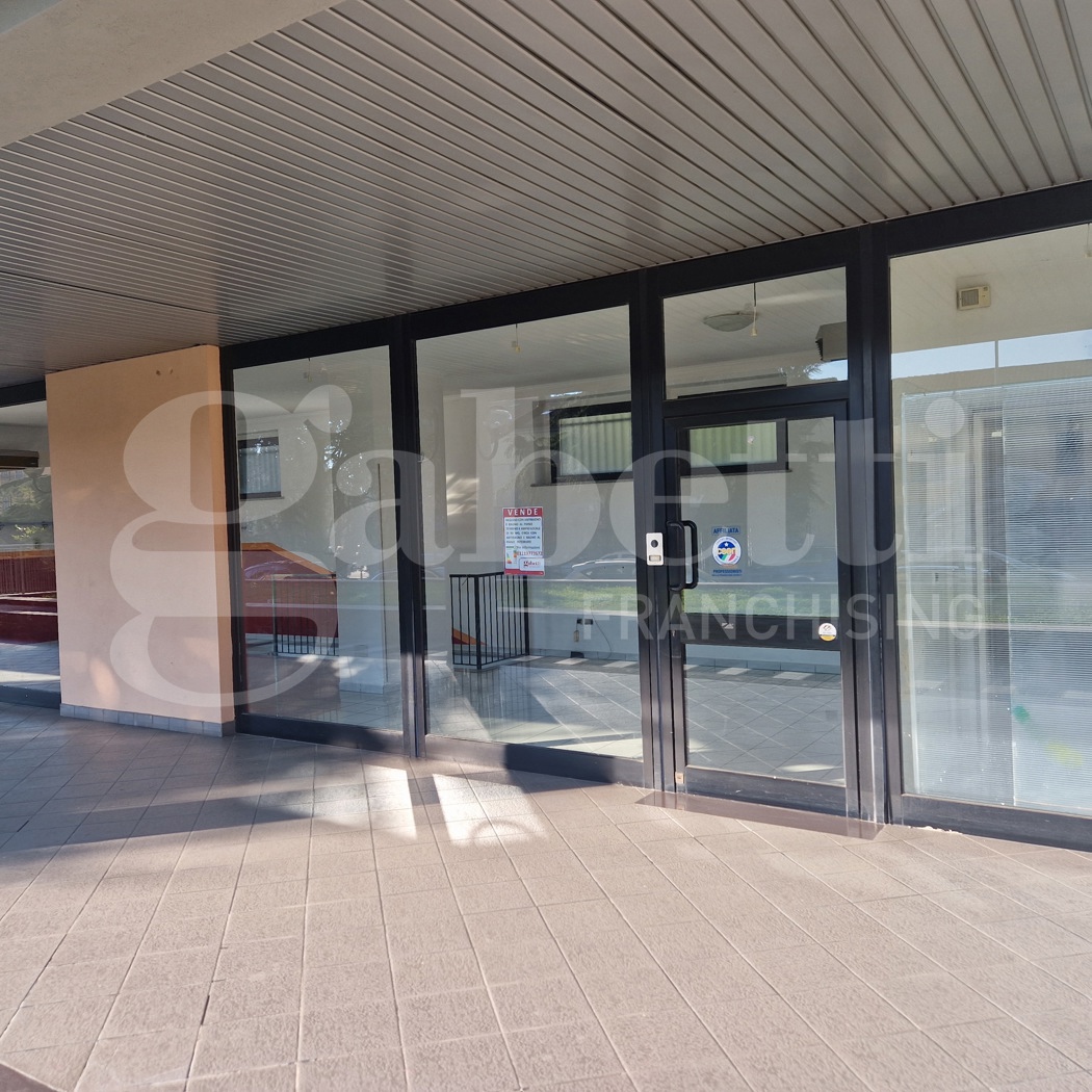Negozio in vendita a Trofarello
