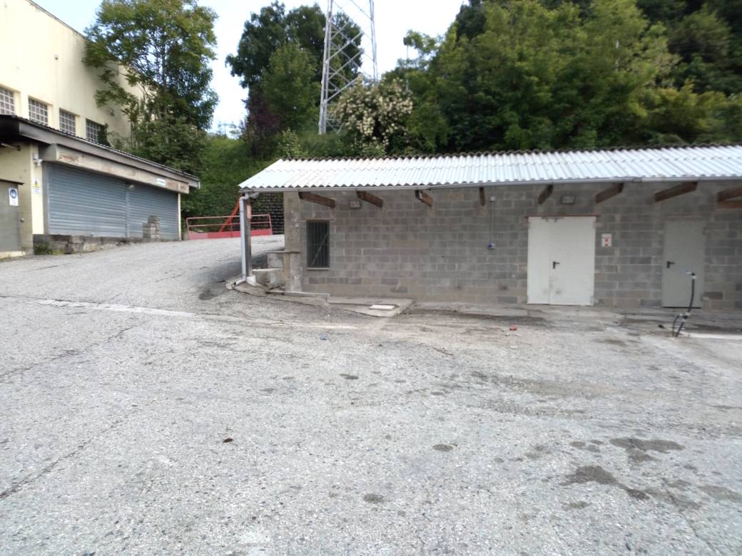 Locale commerciale in affitto a Torino, Madonna del Pilone - Sassi