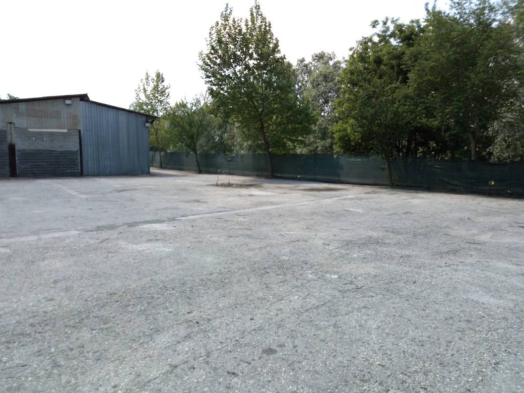 Locale commerciale in affitto a Torino, Madonna del Pilone - Sassi