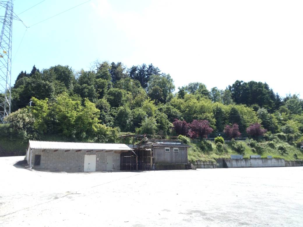 Locale commerciale in affitto a Torino, Madonna del Pilone - Sassi