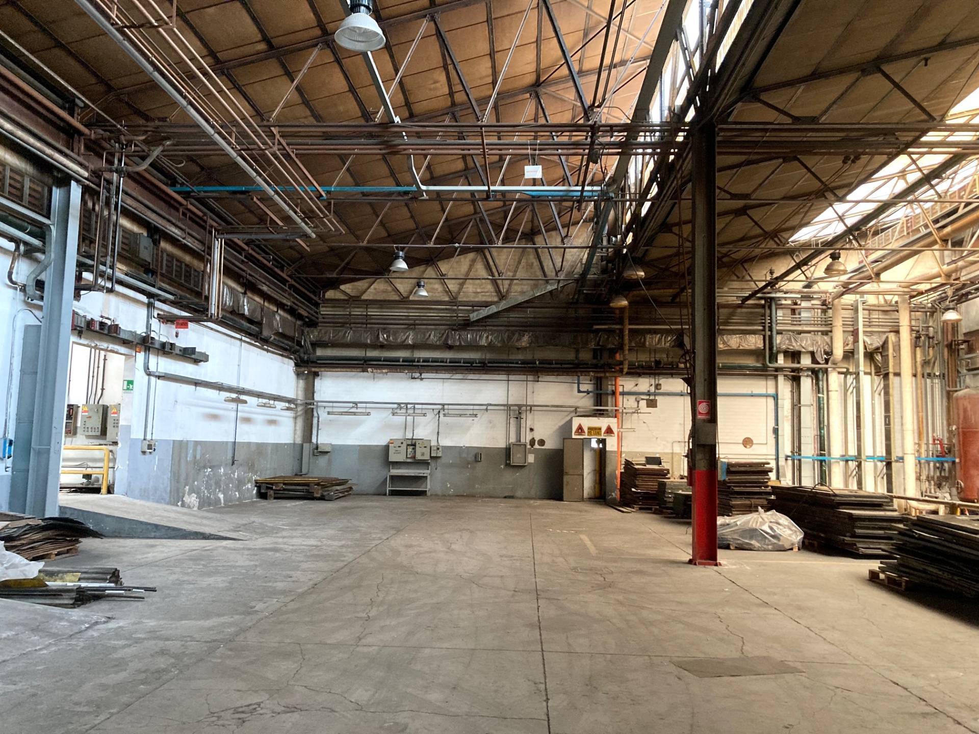 Capannone in vendita a Rivoli, Cascine Vica/corso Allamano