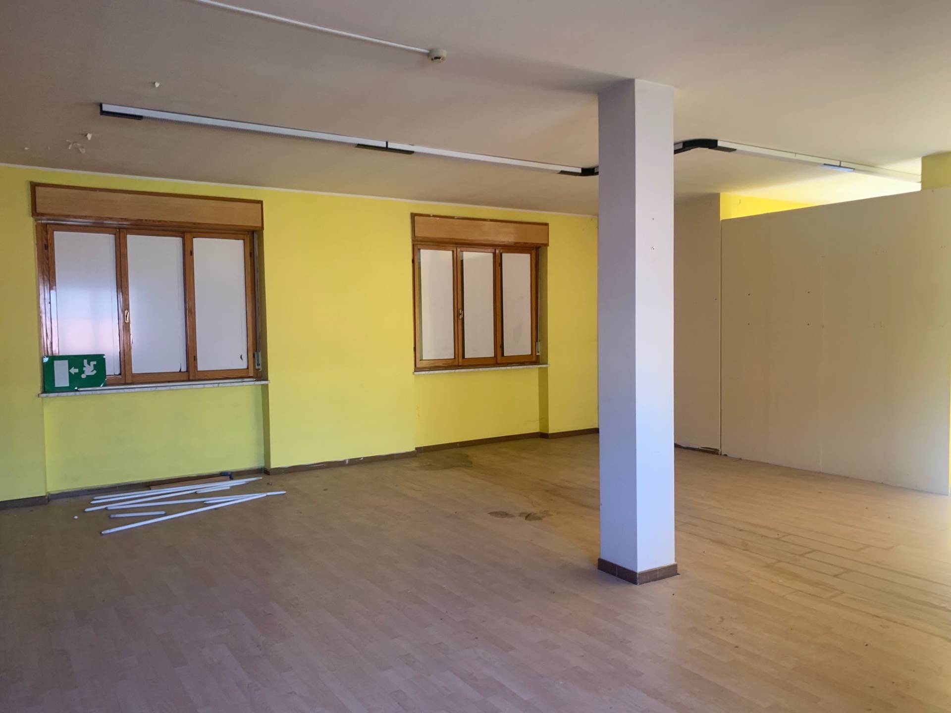 Locale commerciale in vendita a Caselette, Semicentrale