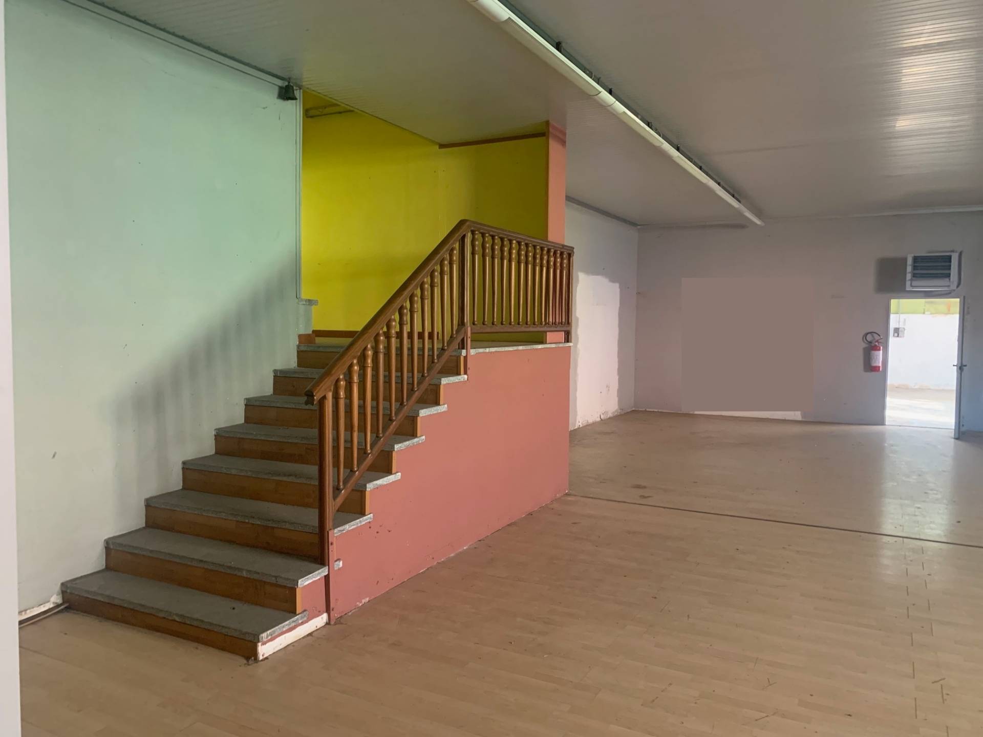 Locale commerciale in vendita a Caselette, Semicentrale