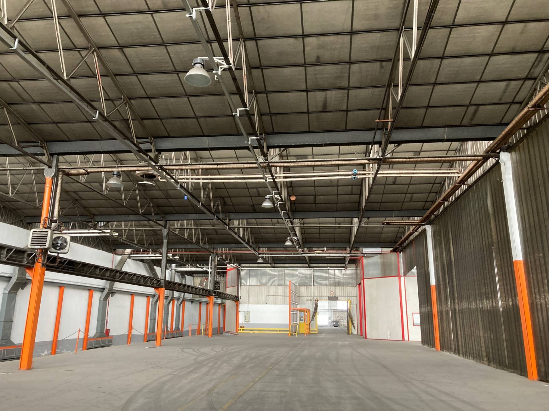 Capannone in vendita a Rivoli, Cascine Vica/corso Allamano