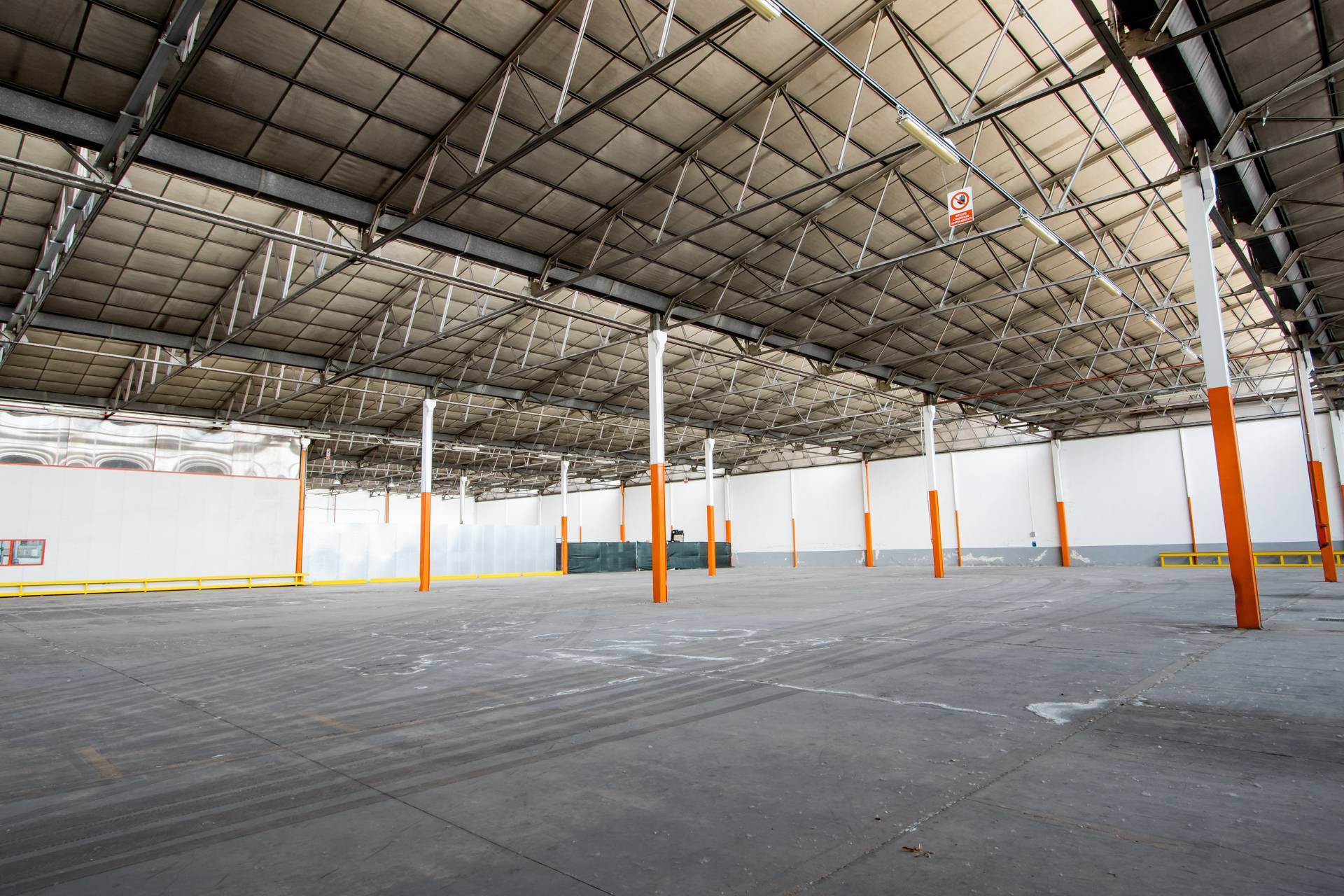 Capannone in vendita a Rivoli, Cascine Vica/corso Allamano