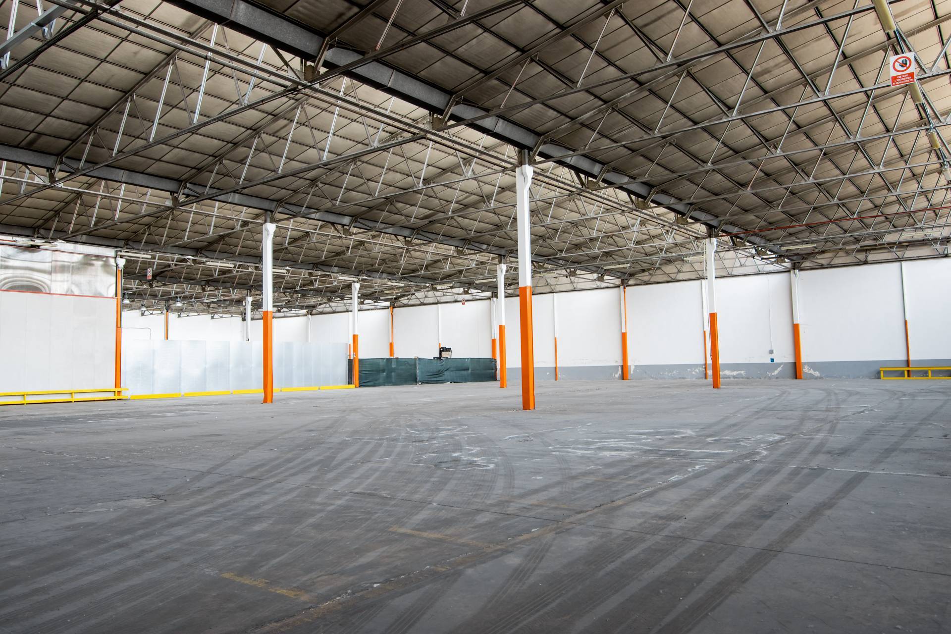 Capannone in vendita a Rivoli, Cascine Vica/corso Allamano