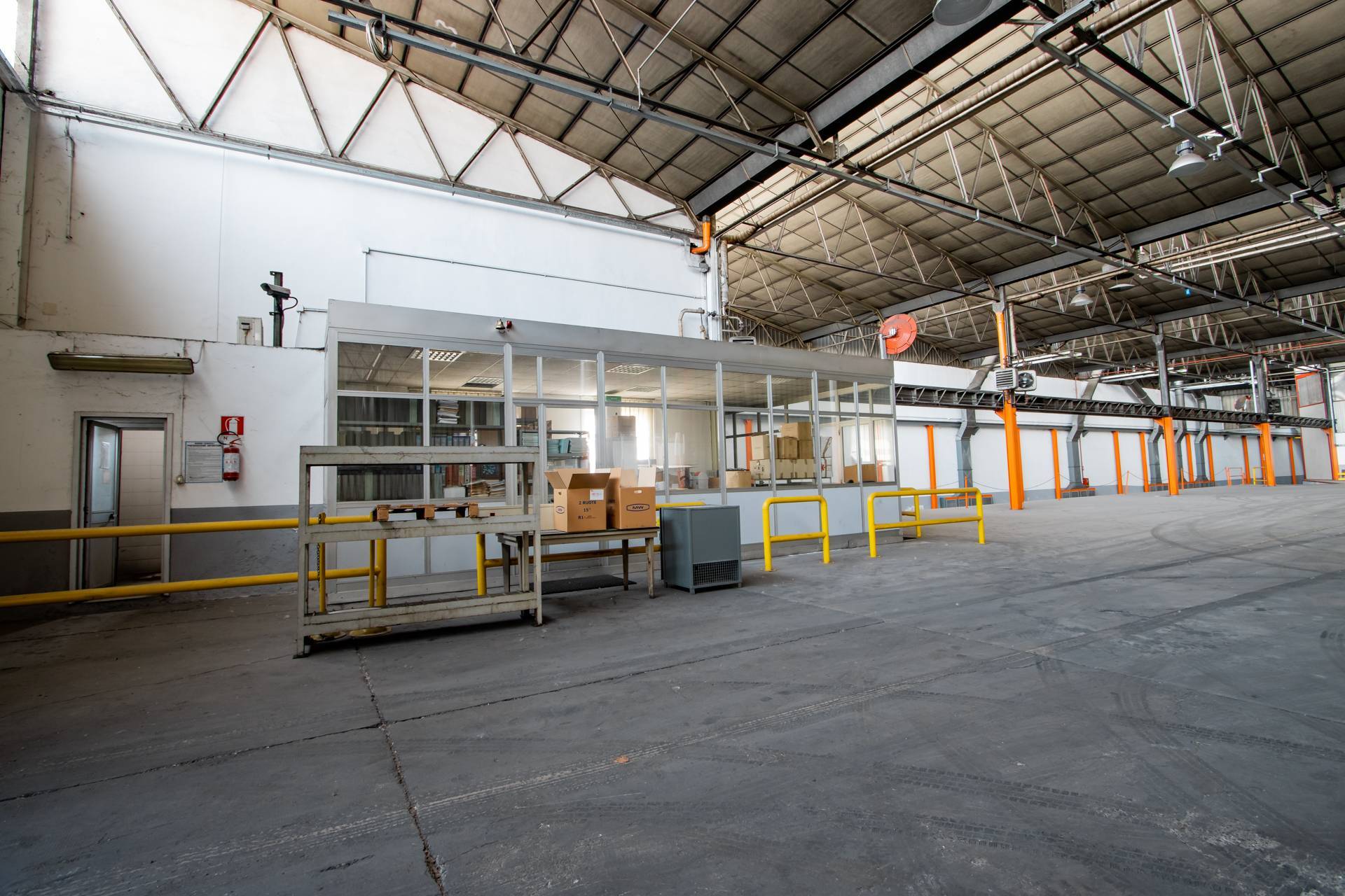 Capannone in vendita a Rivoli, Cascine Vica/corso Allamano