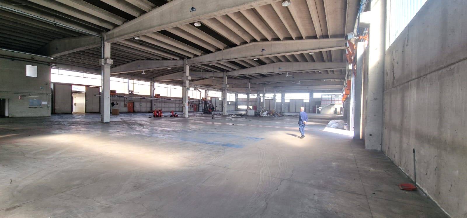 Capannone in affitto a Nichelino, Industriale