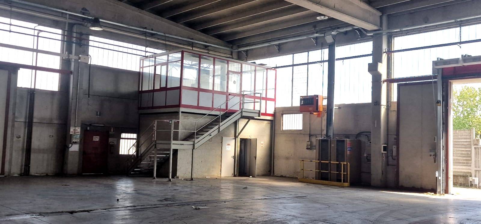Capannone in affitto a Nichelino, Industriale