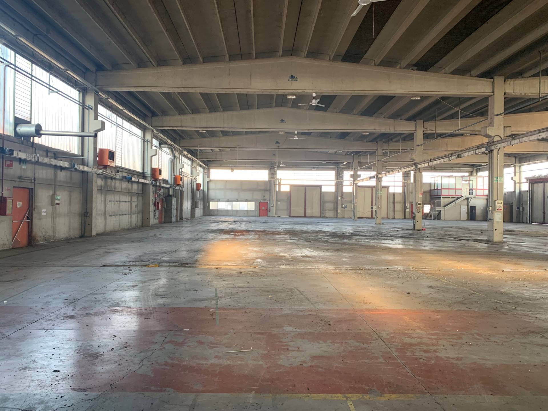 Capannone in affitto a Nichelino, Industriale