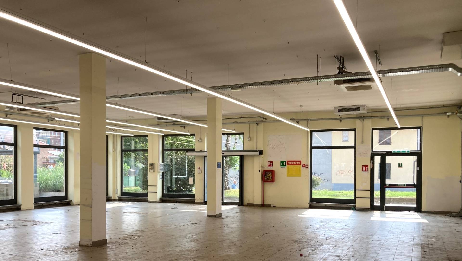 Locale commerciale in affitto a Rivoli, Cascine Vica (to)