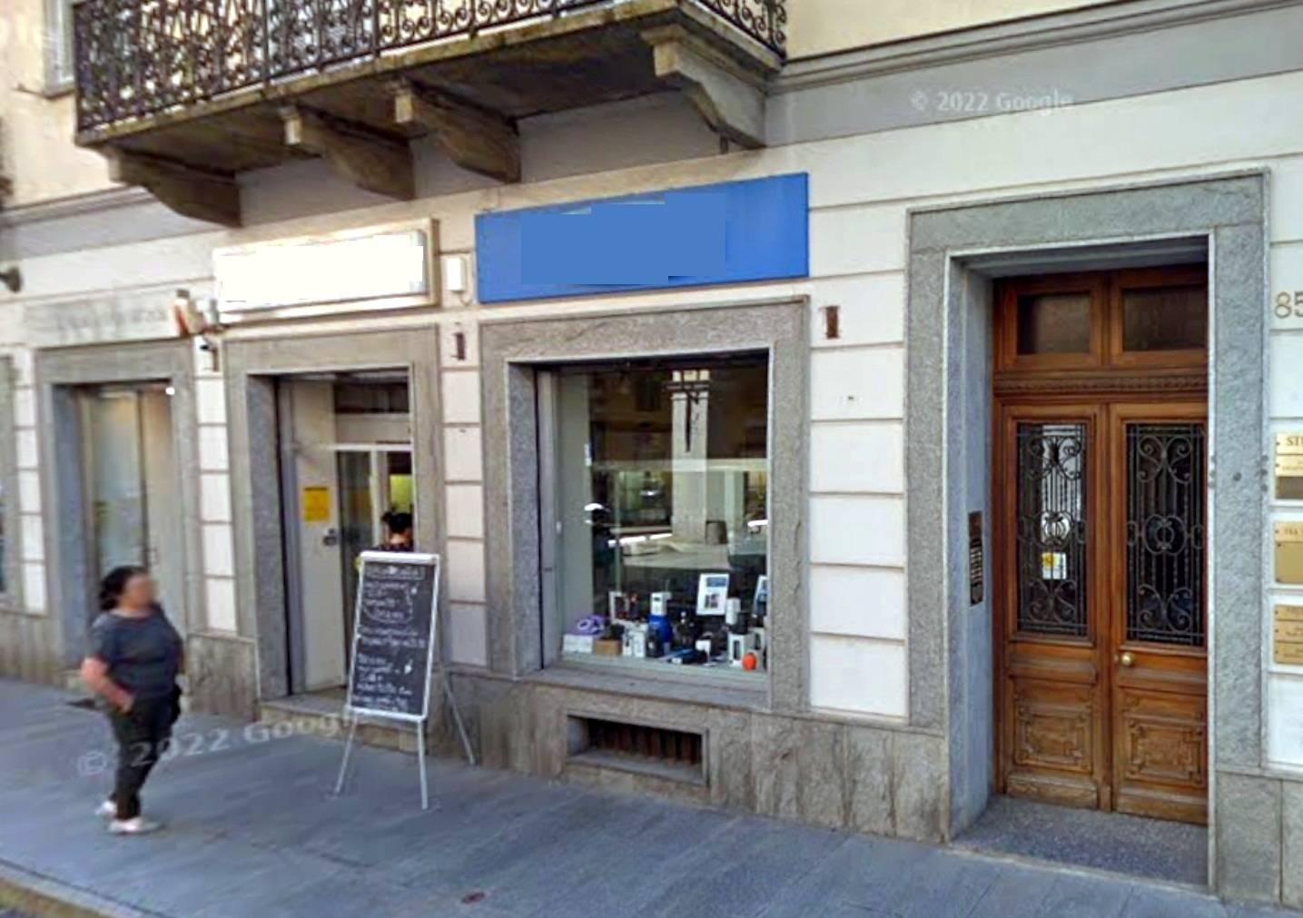 Locale commerciale in affitto a Pinerolo, Centro