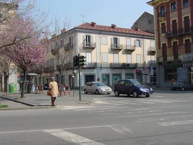 Locale commerciale in affitto a Pinerolo, Centro