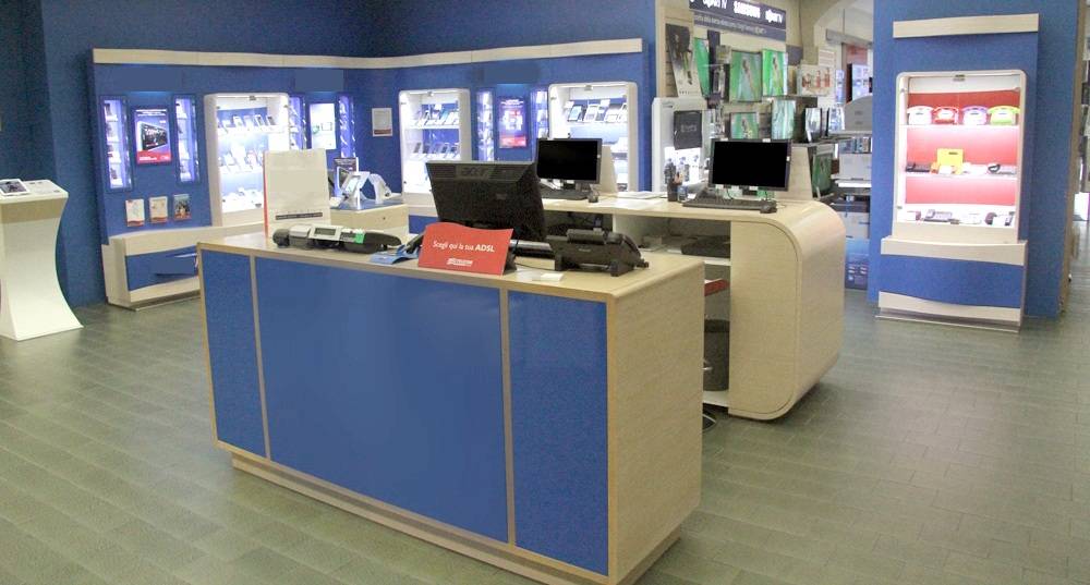 Locale commerciale in affitto a Pinerolo, Centro