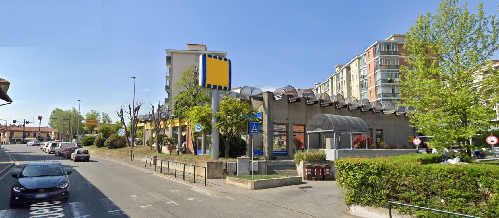 Locale commerciale in affitto a Rivoli, Cascine Vica (to)