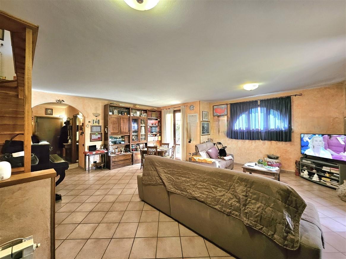 Villa Quadrifamiliari con giardino, Massa quercioli