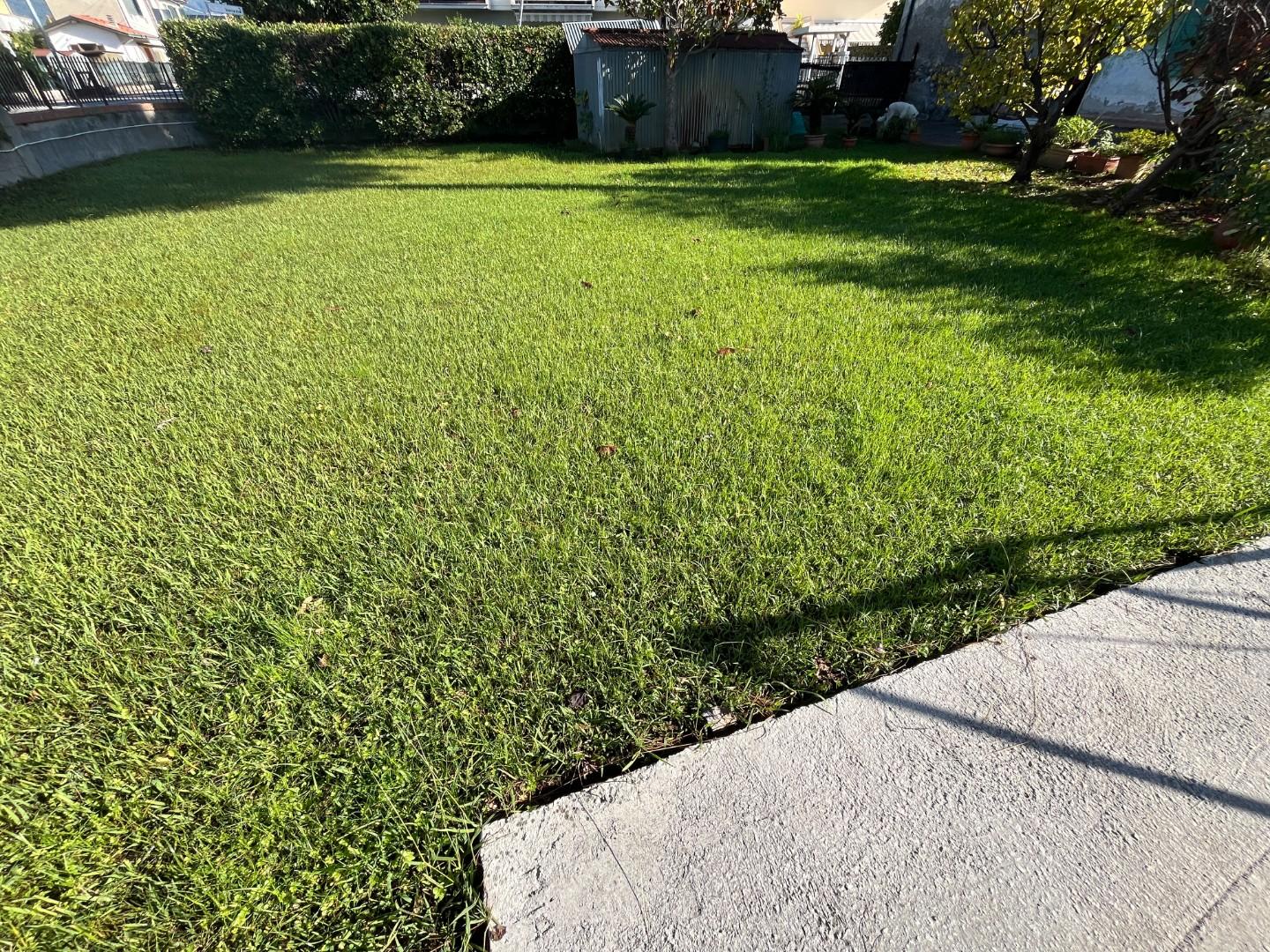 Casa indipendente con giardino, Massa marina di