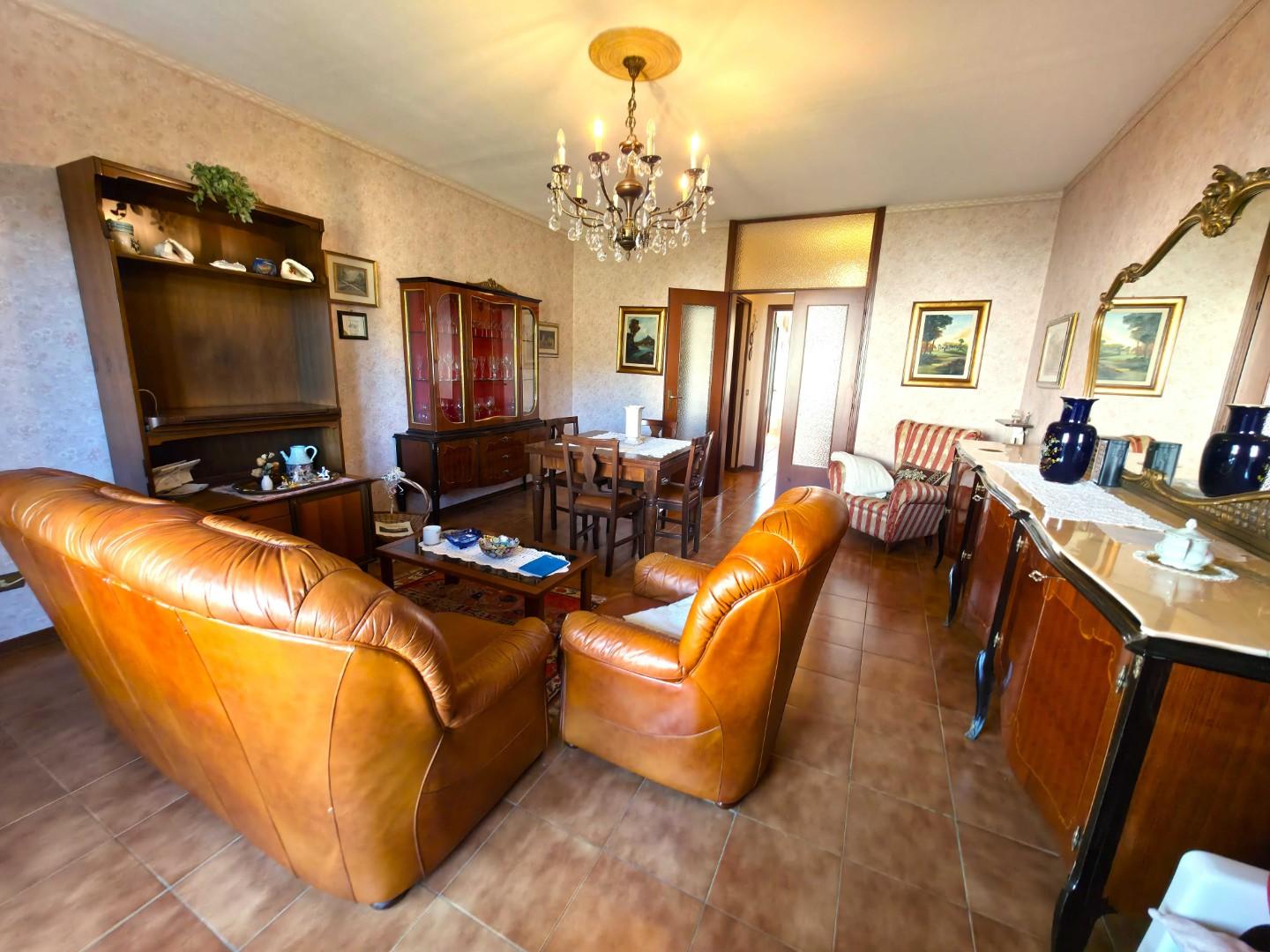 Appartamento con terrazzo, Massa mirteto