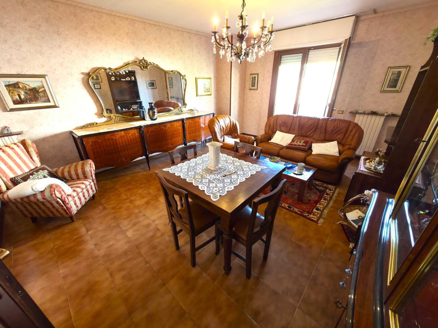 Appartamento con terrazzo, Massa mirteto