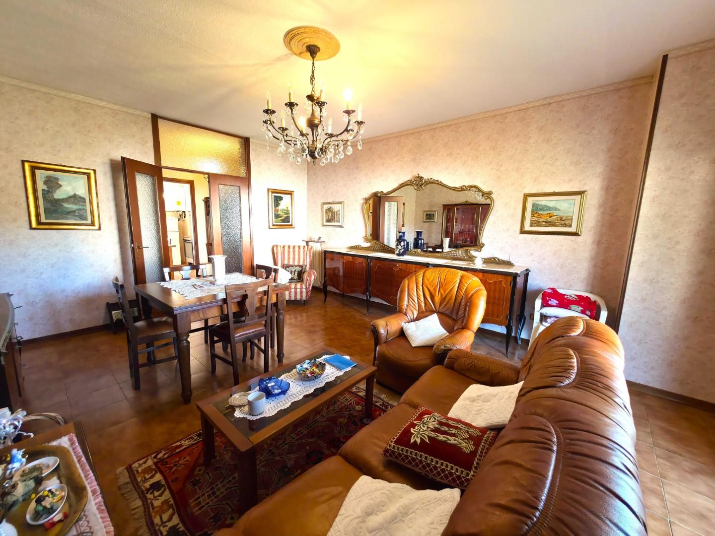 Appartamento con terrazzo, Massa mirteto