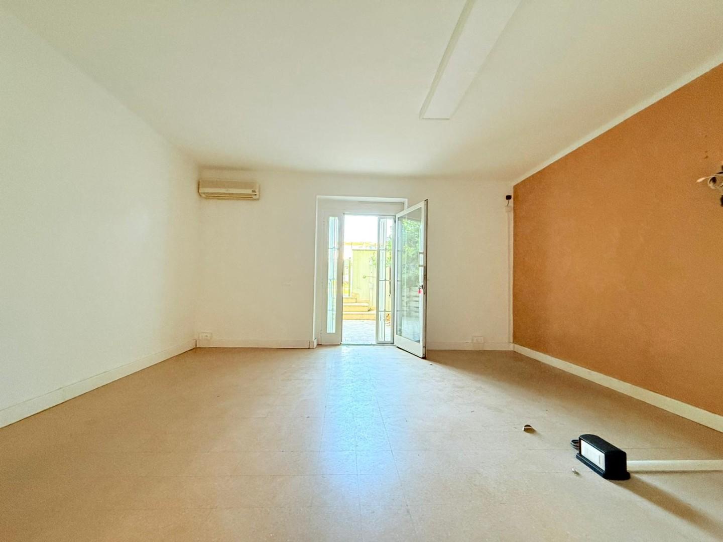 Trilocale con giardino, Massa ronchi