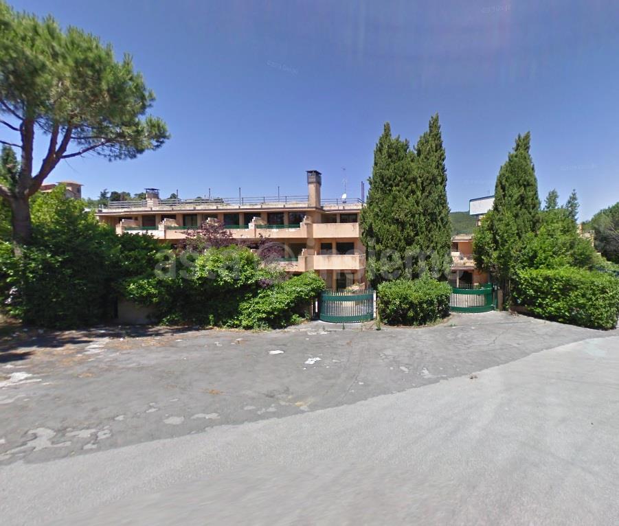 Stabile/Palazzo con giardino a Chianciano Terme