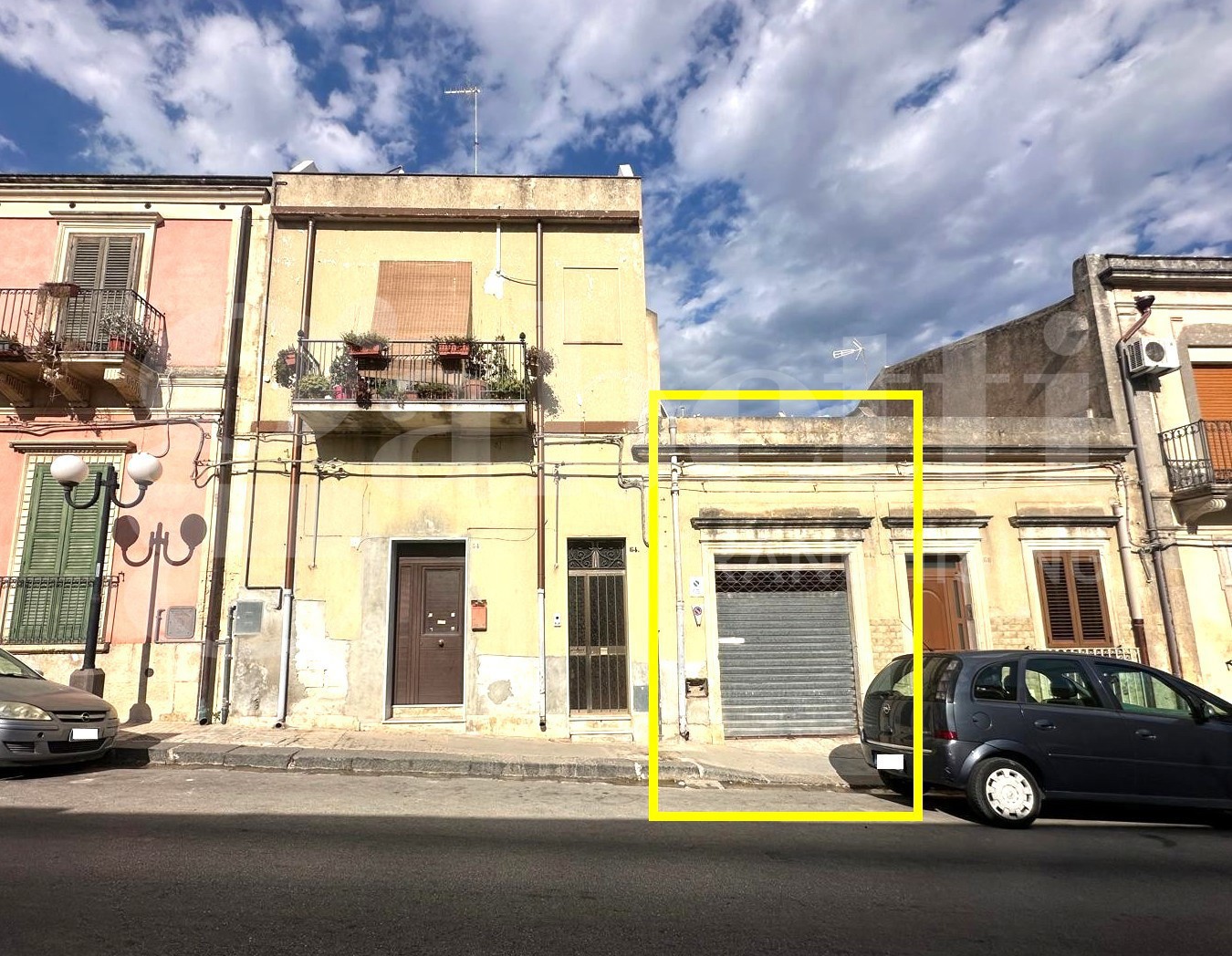 Box/Garage 72mq in vendita a Noto
