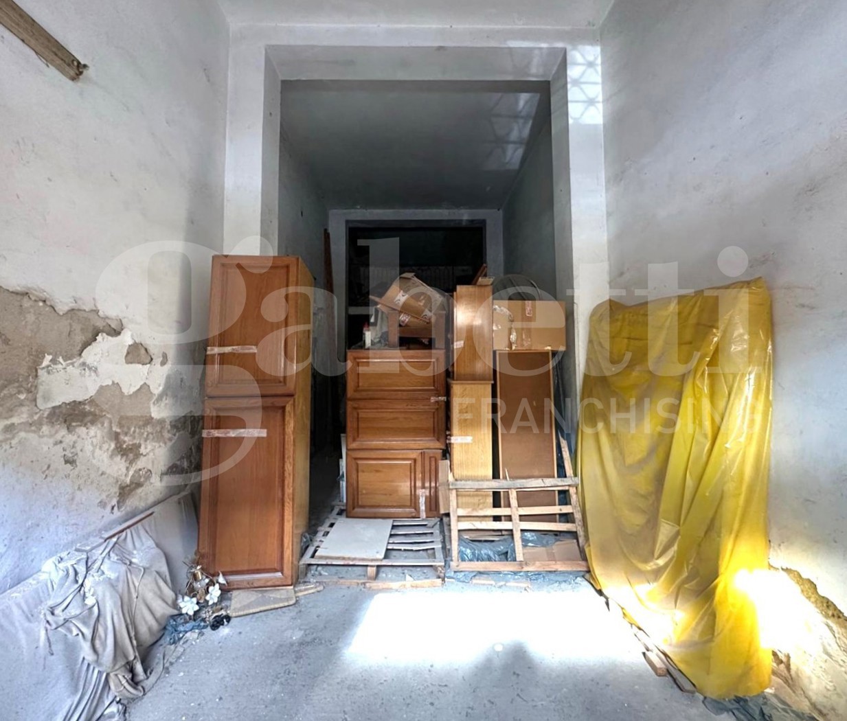 Box/Garage 72mq in vendita a Noto