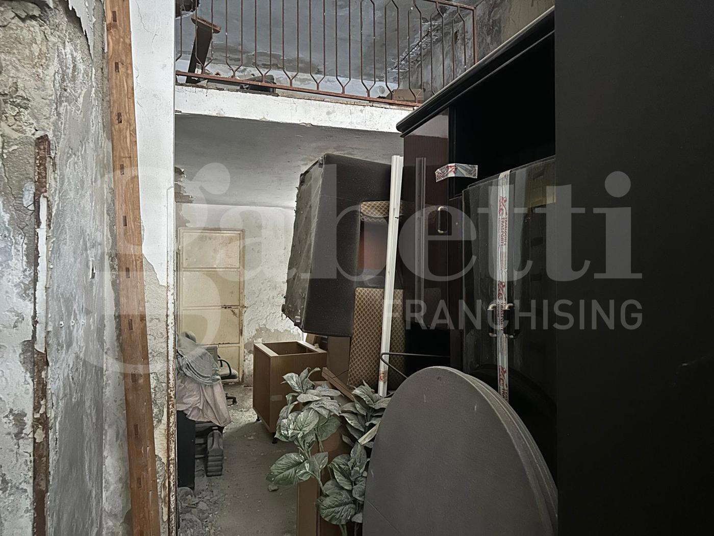 Box/Garage 72mq in vendita a Noto