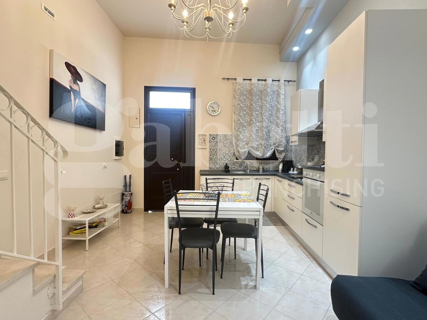 Casa indipendente arredata in affitto a Avola