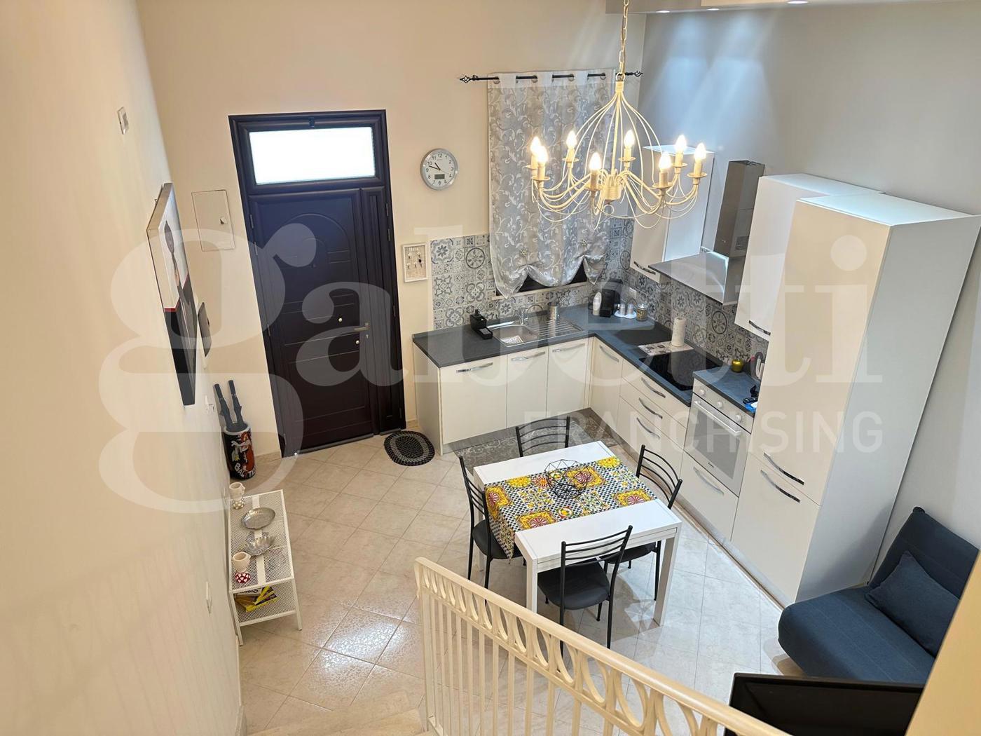 Casa indipendente arredata in affitto a Avola