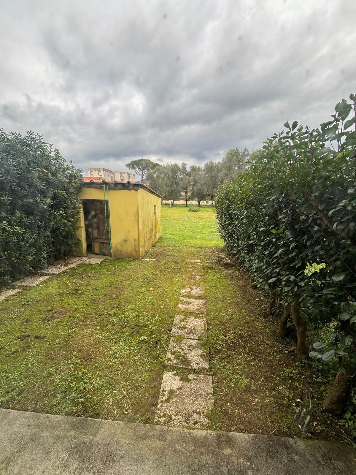 Villa con giardino a Vecchiano
