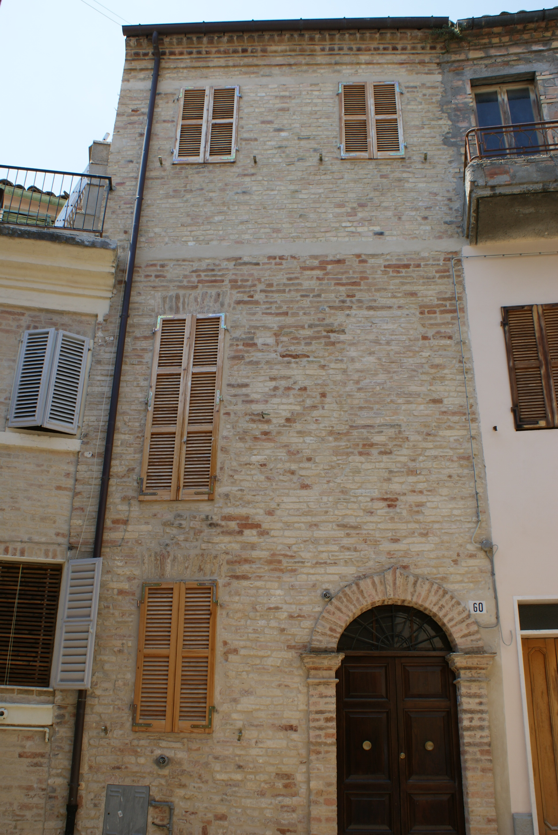 Casa indipendente con terrazzo, Offida centro storico (entro mura medievali)