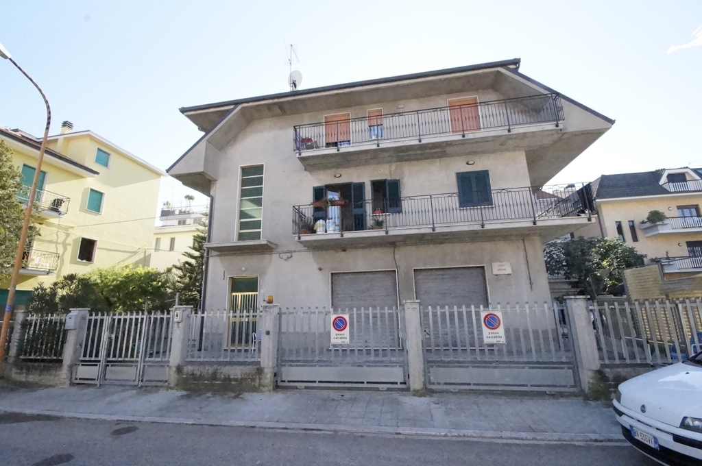 Box/Garage 90mq in vendita, San Benedetto del Tronto porto d'ascoli residenziale