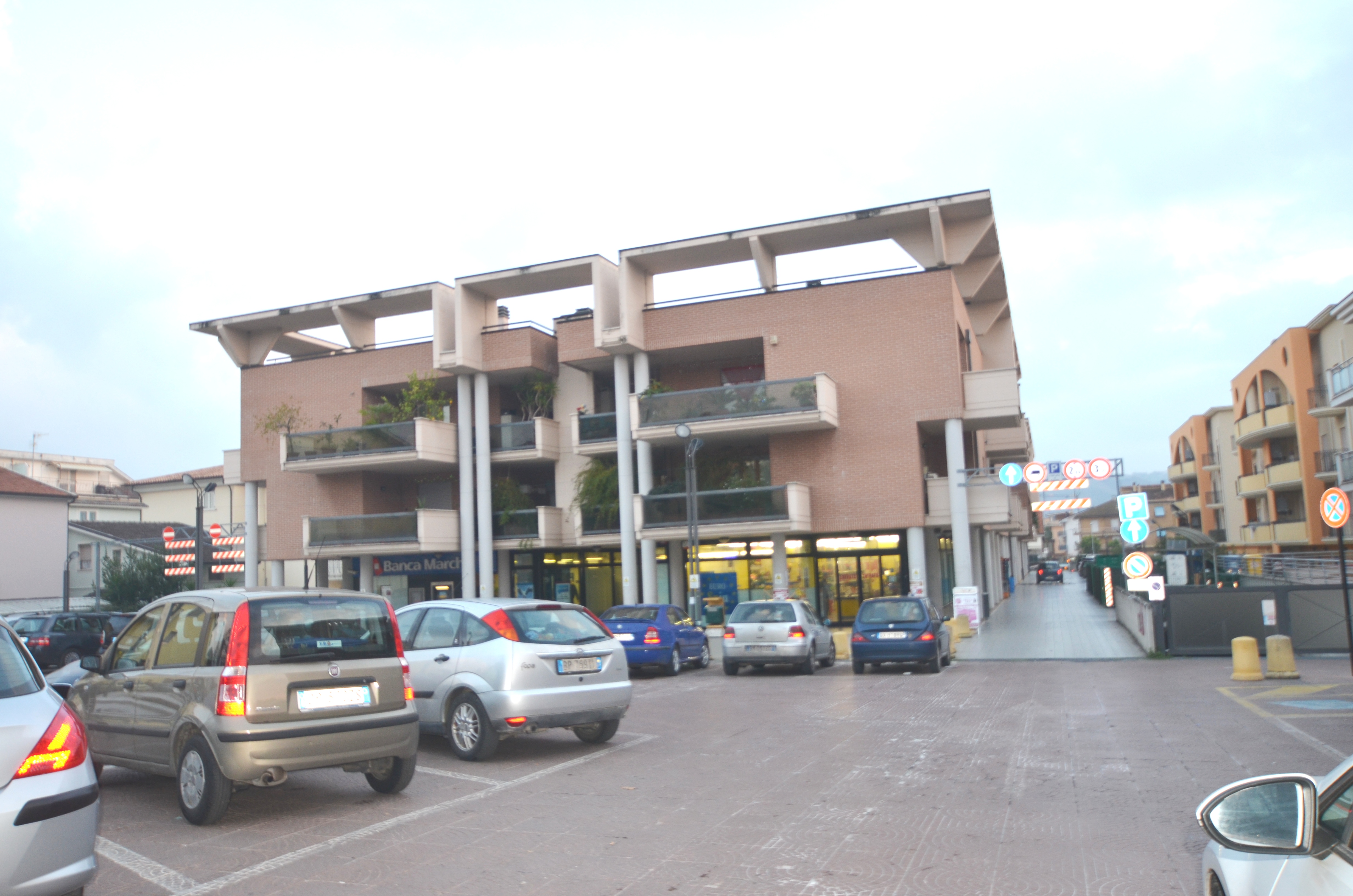 Locale Commerciale in affitto a Monteprandone, Centobuchi