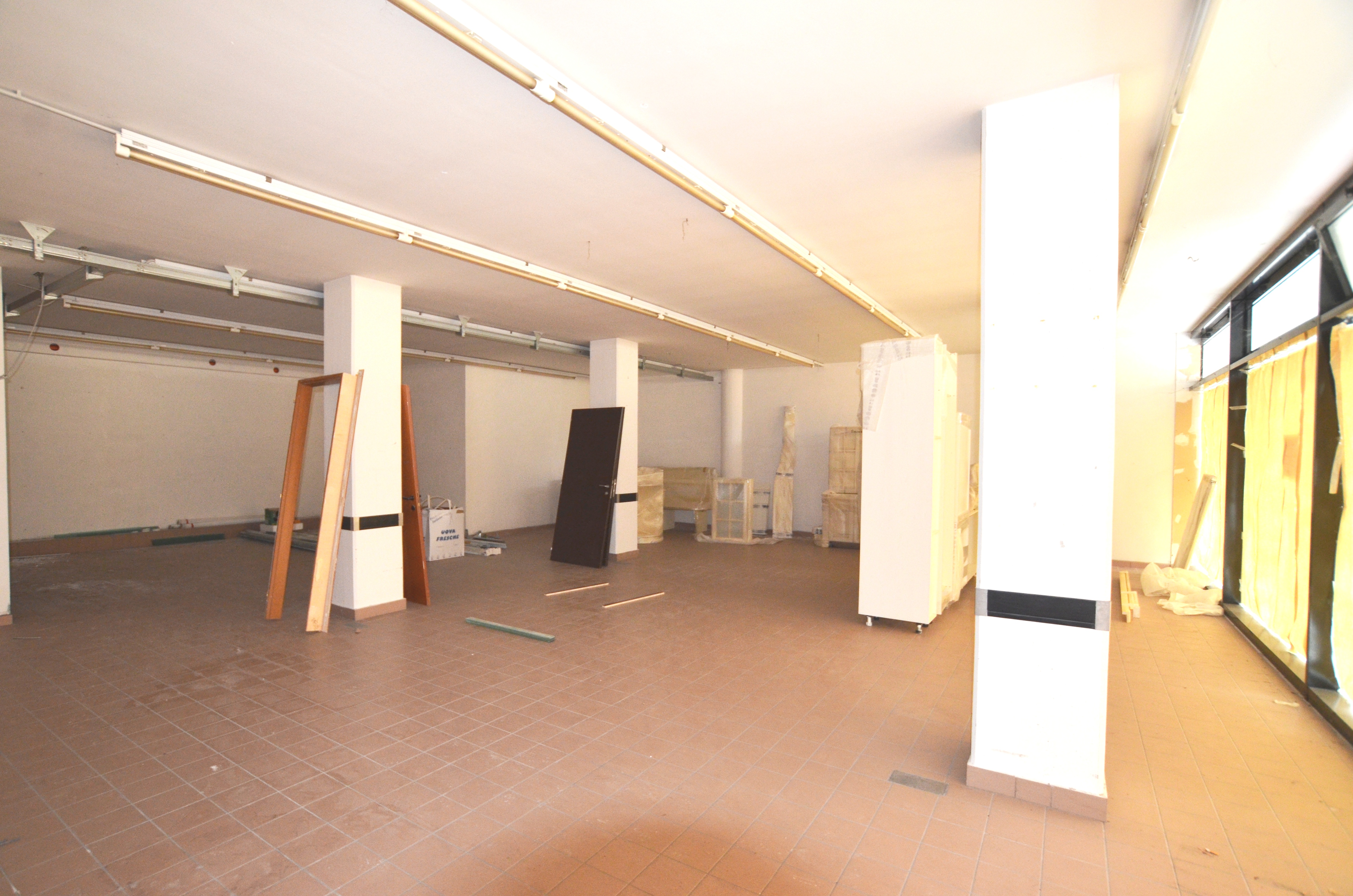 Locale Commerciale in affitto a Monteprandone, Centobuchi