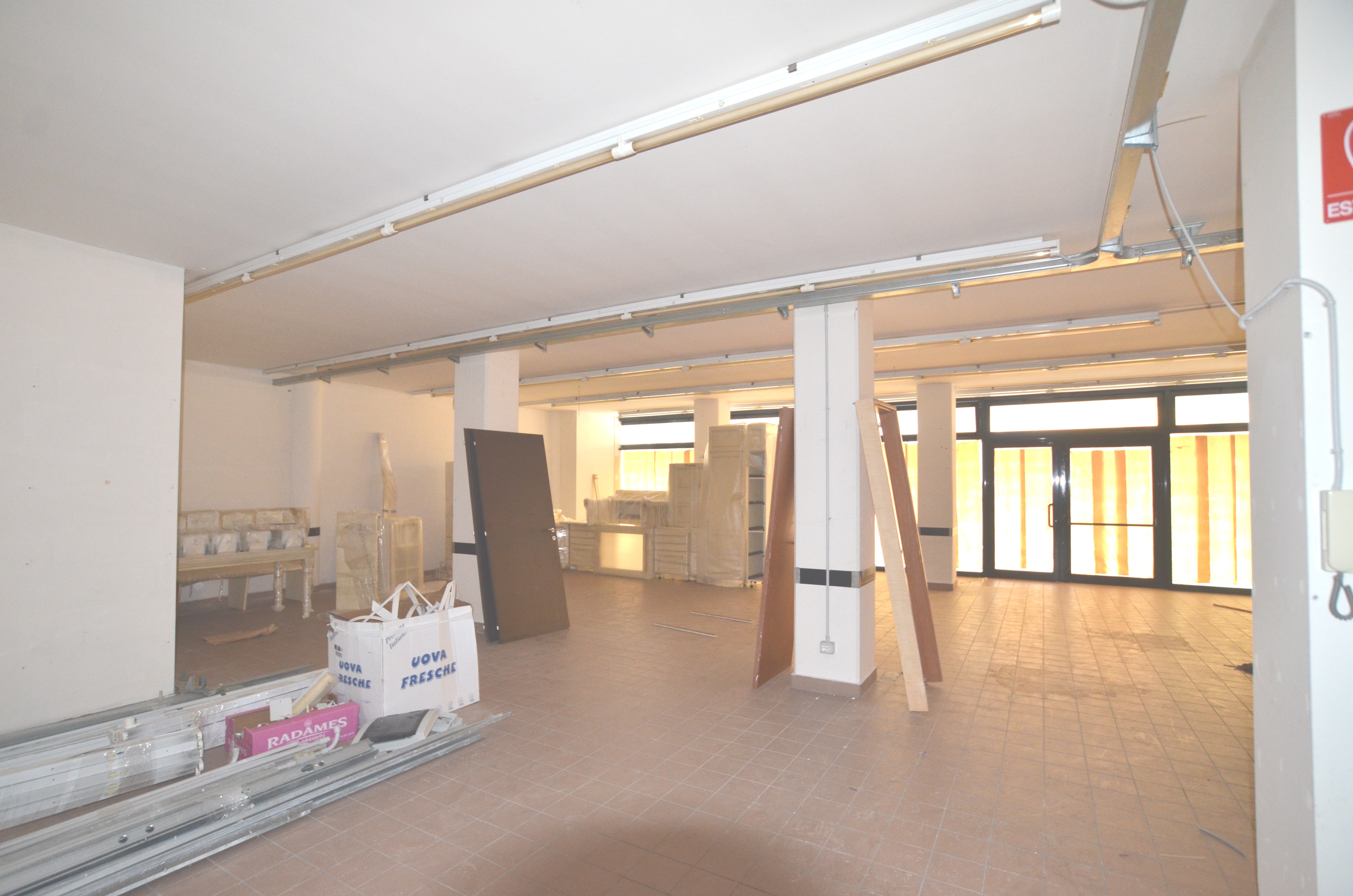 Locale Commerciale in vendita a Monteprandone, Centobuchi