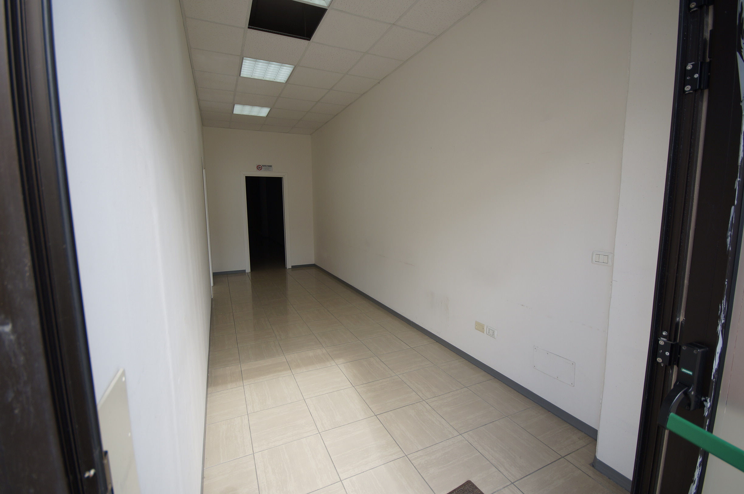 Locale Commerciale in vendita a San Benedetto del Tronto, Porto D'ascoli residenziale