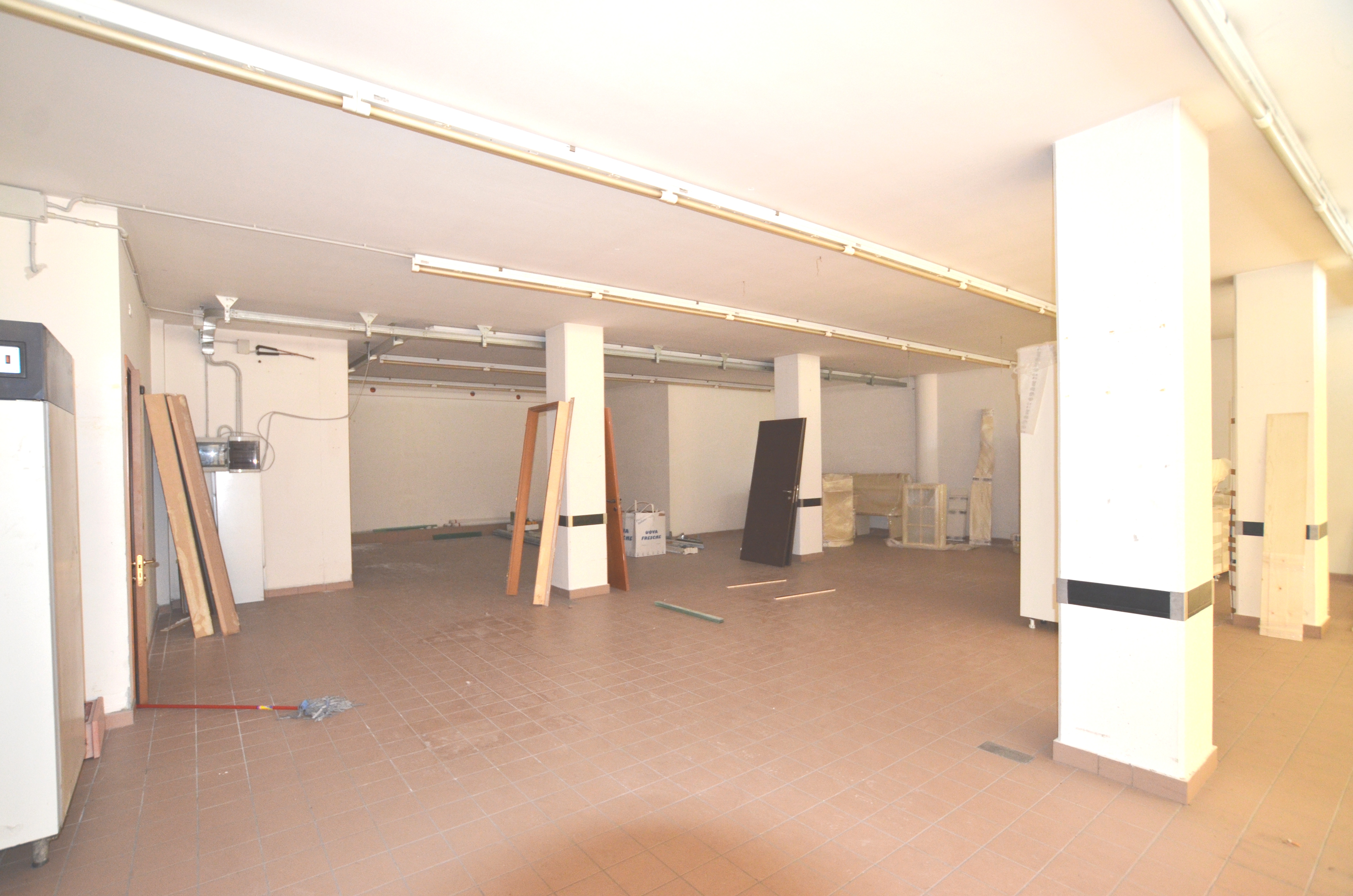 Locale Commerciale in affitto a Monteprandone, Centobuchi