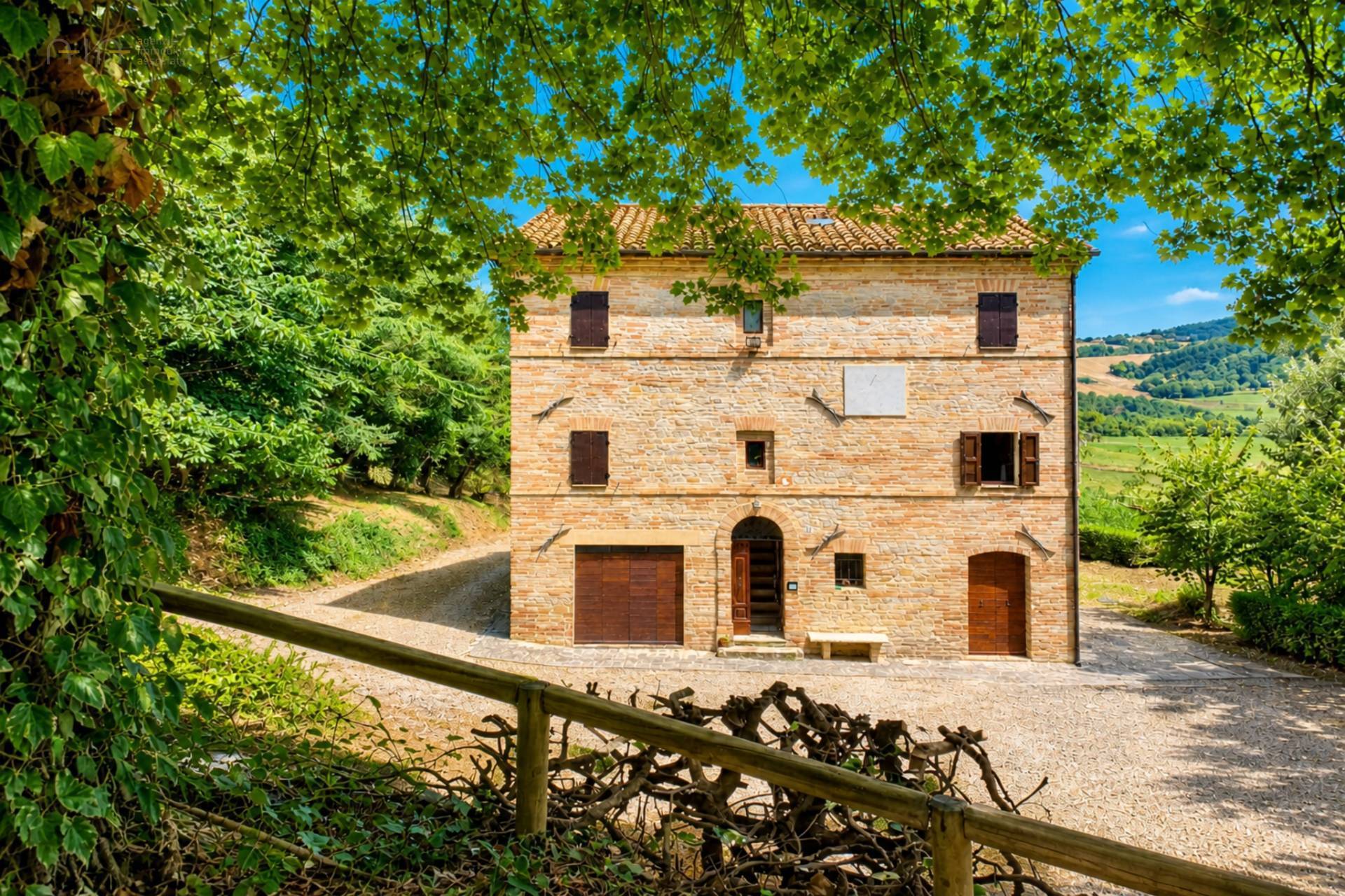 Casale Colonico Rustico in vendita a Belmonte Piceno, Collinare