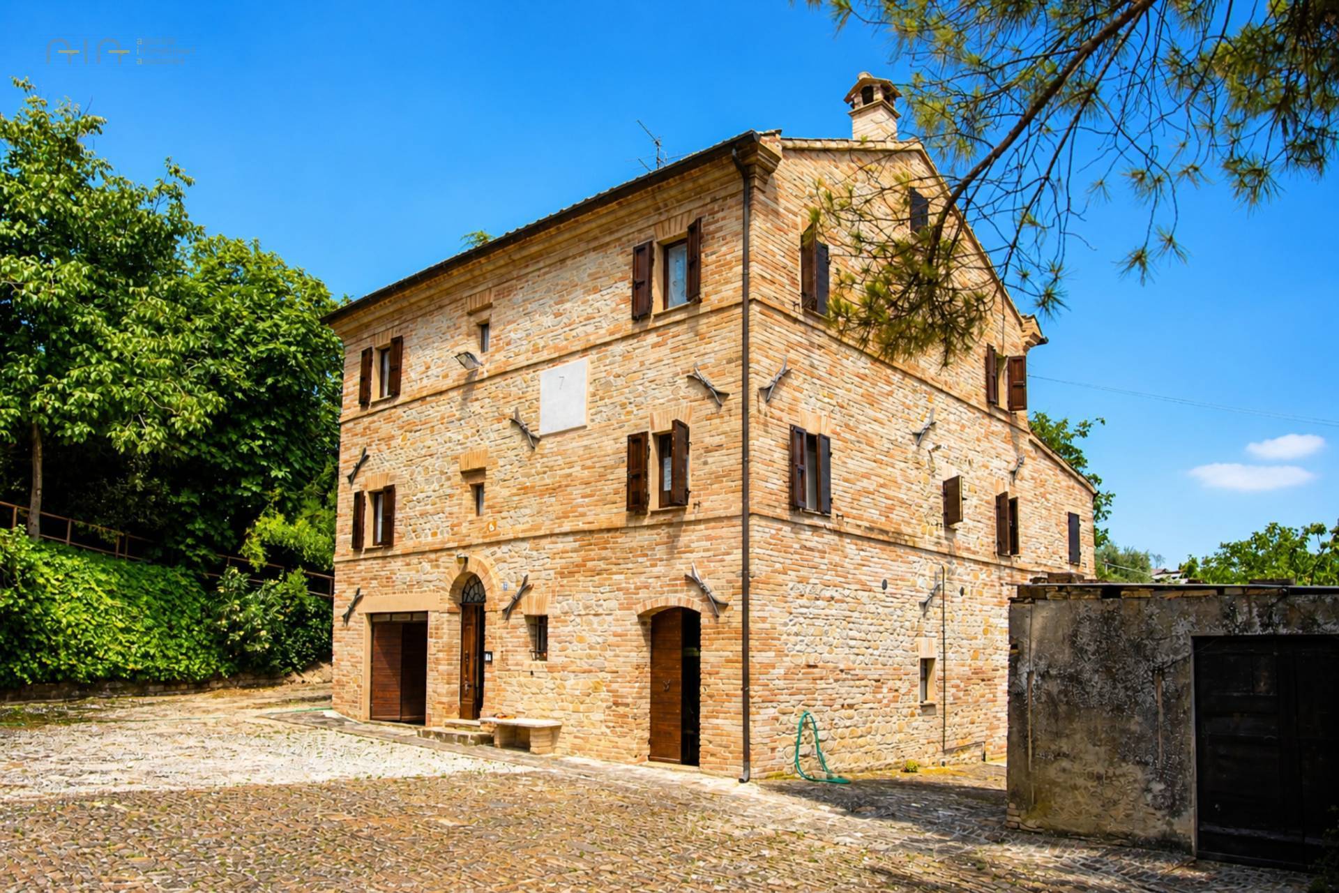 Casale Colonico Rustico in vendita a Belmonte Piceno, Collinare